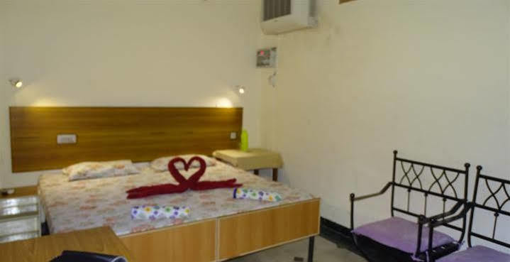 Hotel Sukhsadan Dehradun Esterno foto